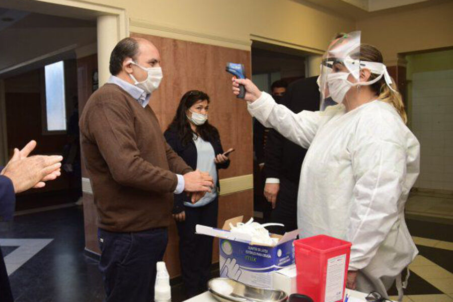 Contagio: se extiende mayor presión impositiva sobre bancos (intendente entrerriano sube tasas)