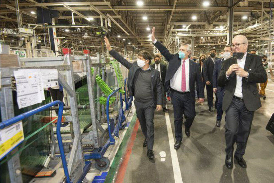 Argentina entre dos realidades: una parte se reactiva y la otra espera (permiso para fábrica entrerriana)
