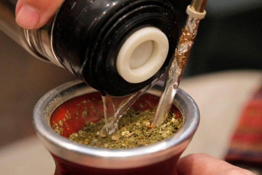 Compartir un mate disparó contagios en Colón y volvió a la fase 1 de la cuarentena