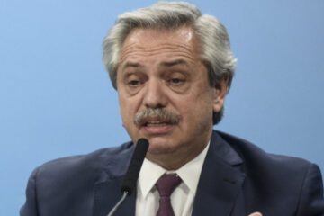 Mientras el pueblo duerme, los gobernantes bailan (referencia al gobernador de Entre Ríos)