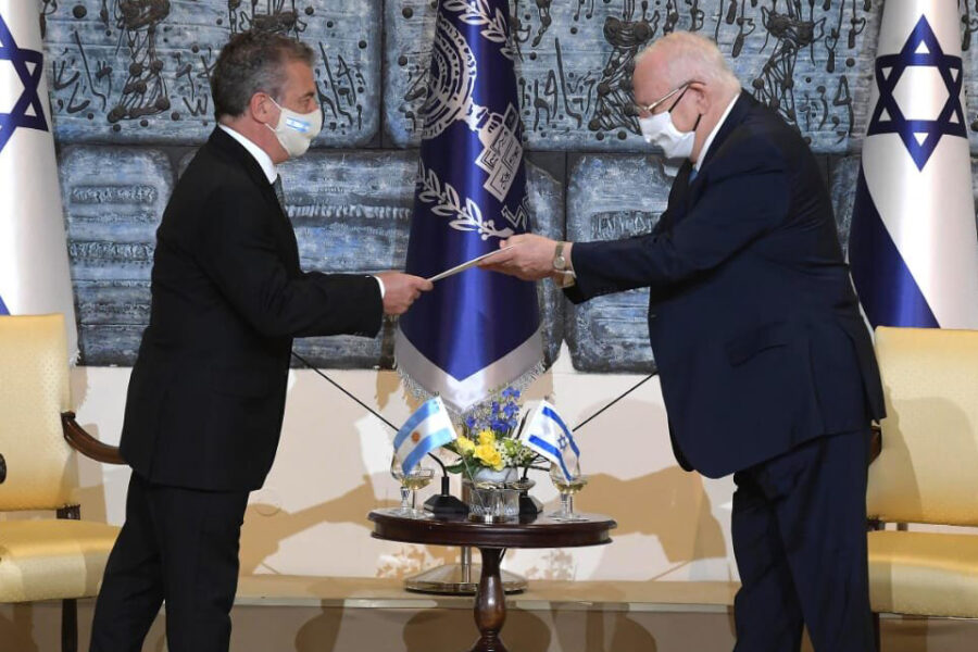 Urribarri entregó sus cartas credenciales al presidente de Israel