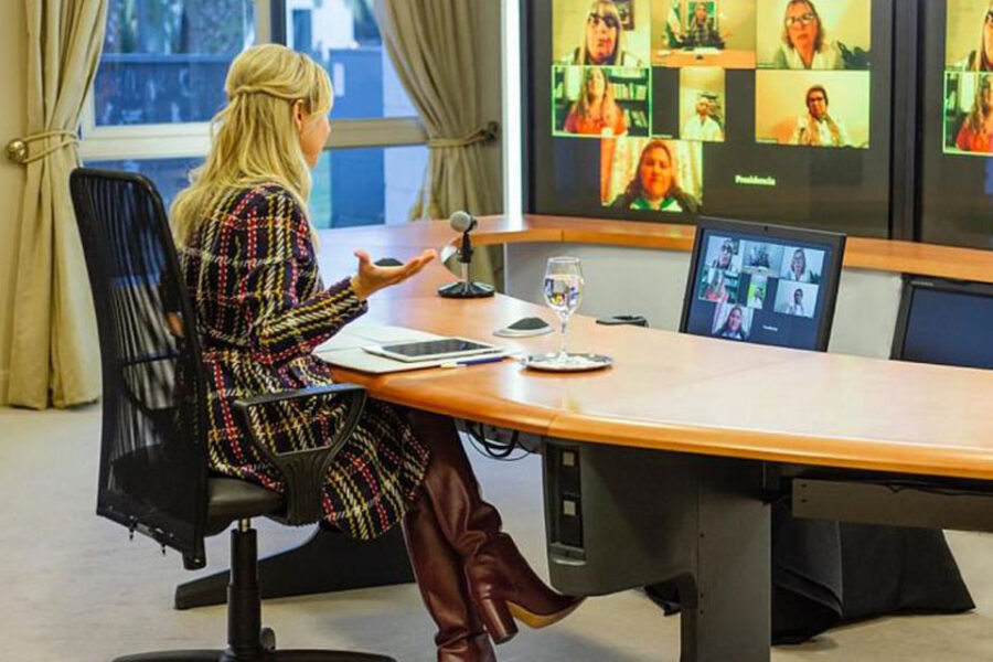 Fabiola Yáñez encabezó una reunión virtual con docentes de varias provincias (participaron desde Entre Ríos)