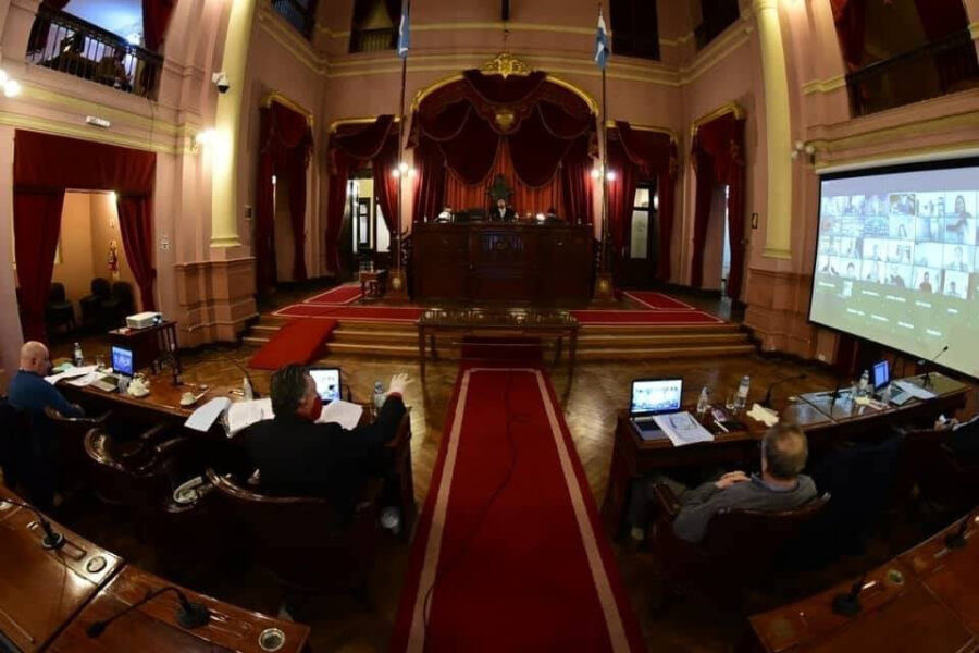 Rechazan que TV, celulares e internet sean servicios públicos