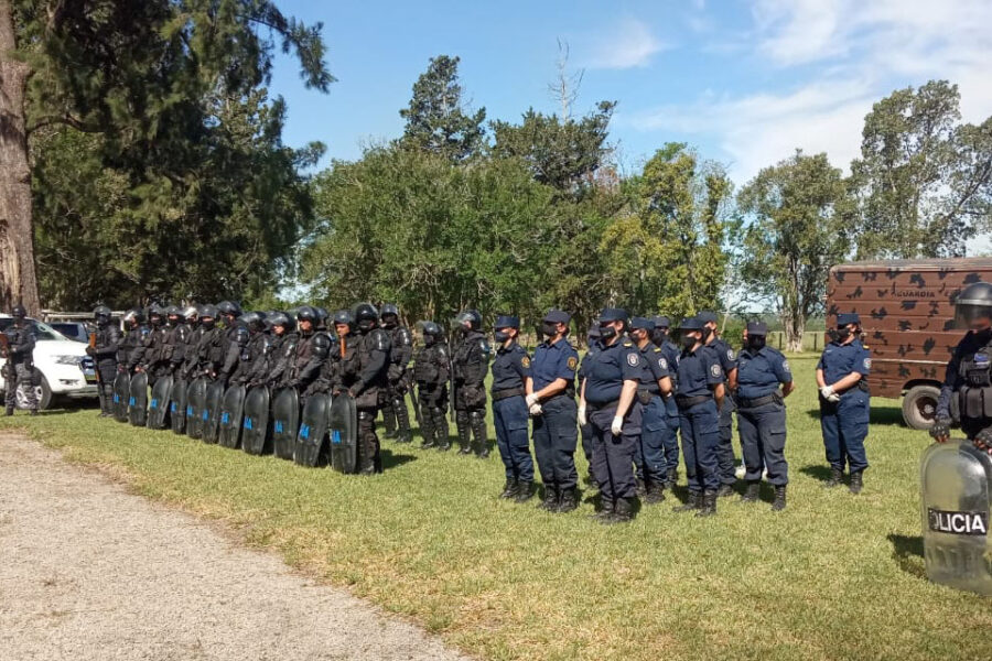 Tras fallo desalojan campo en disputa, pero sigue puja judicial (conflicto Etchevehere en Entre Ríos)