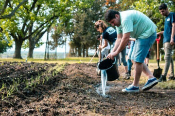 Los Etchevehere tildaron de “payasada” la huerta que armaron los militantes de Juan Grabois durante la toma del campo
