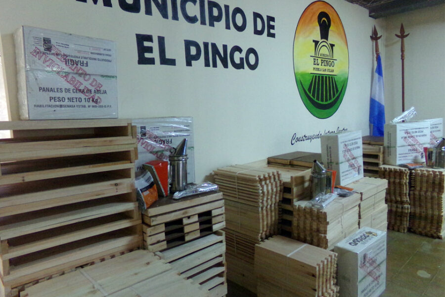 Entrega de material apícola