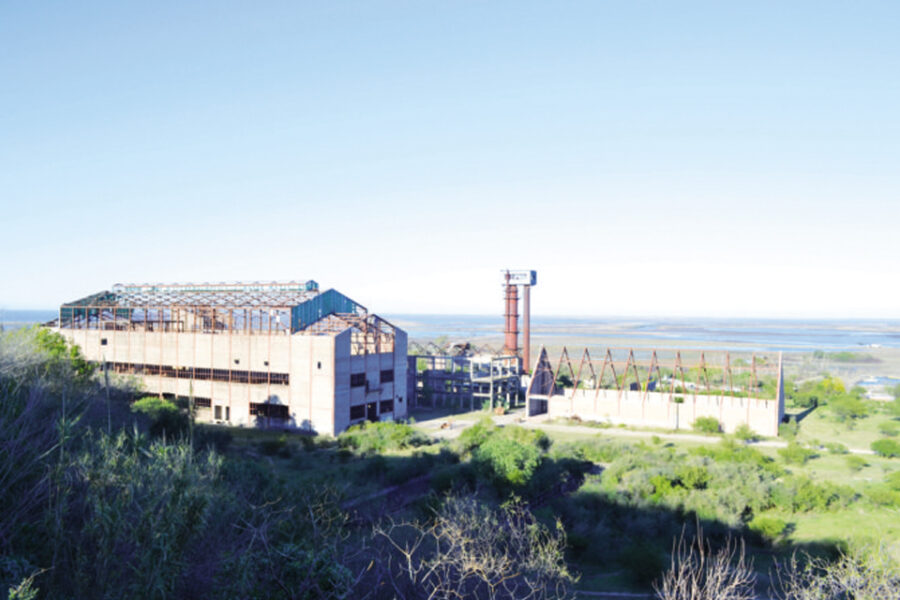 Unas 30 familias tomaron un antiguo ingenio azucarero