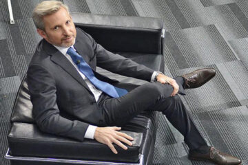 El oficialismo justificó el recorte con dichos viejos de Frigerio y él respondió: “Archivo mata relato”