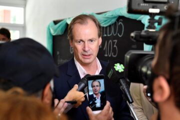 Bordet anunció la entrega de un bono a empleados y jubilados provinciales