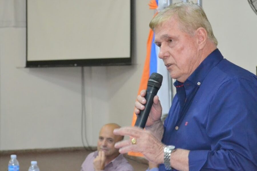 Fuerte cruce entre Cresto y un fiscal que ordenó desalojo de tierras