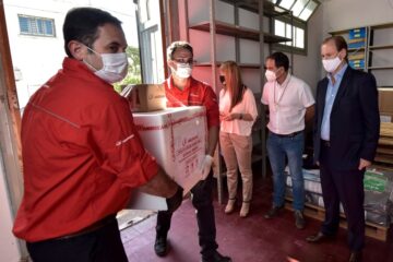 Bordet recibió las primeras vacunas Sputnik destinadas al personal de salud