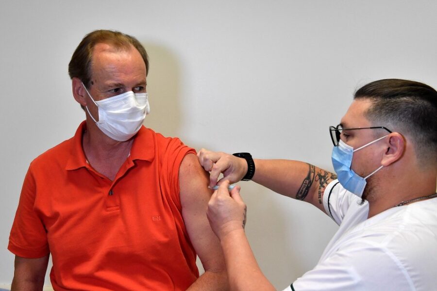 Bordet recibió una dosis de Sputnik V y ratificó su respaldo a la estrategia de inmunización