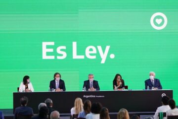 Fernández promulgó la nueva ley y Kueider dio su parecer