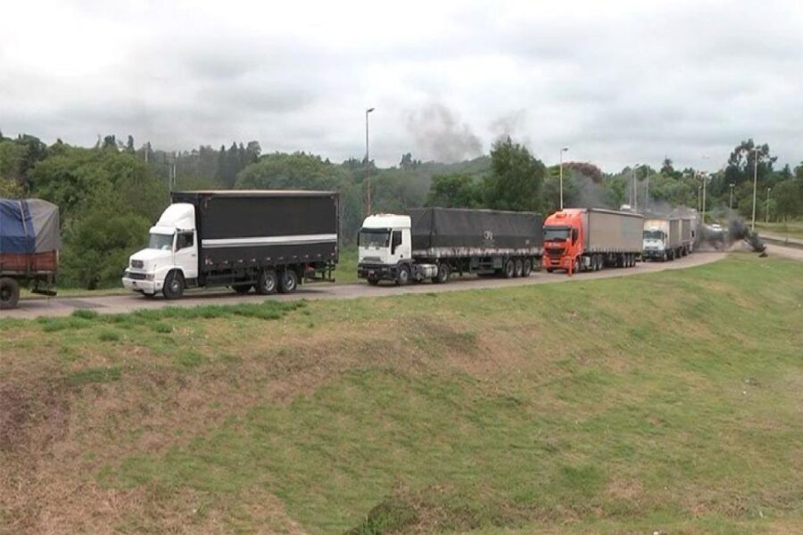 Impiden el cruce de camiones por el túnel subfluvial