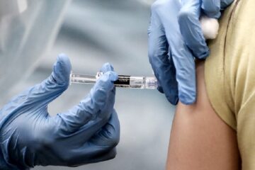 Inician vacunación a mayores de 70