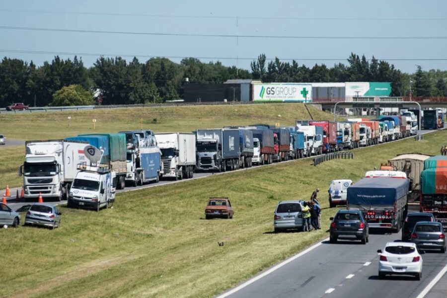 Sergio Massa interviene en el paro de transportistas, aunque la medida continúa y complica el abastecimiento (medida en Entre Ríos)