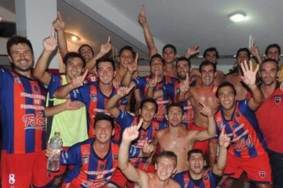 Un DT encargado de edificio y el hincha más famoso de Entre Ríos: las historias mínimas del Depro