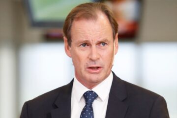 La oposición pide que Bordet no cierre