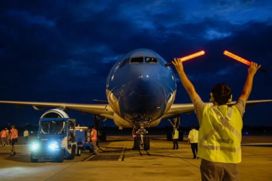 Partió otro vuelo de Aerolíneas Argentinas a Moscú para traer más vacunas (dosis a Entre Ríos)