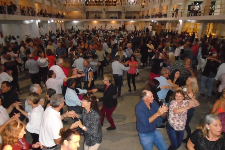 Crespo: Realizan fiesta con 800 personas en salón cerrado