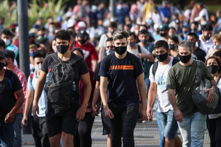 ¿Cuáles son las nuevas restricciones que se analizan?