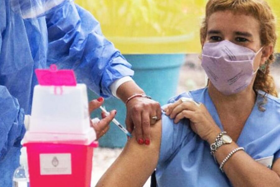 Más provincias salen a comprar vacunas pero anticipan demoras (mención a Entre Ríos)