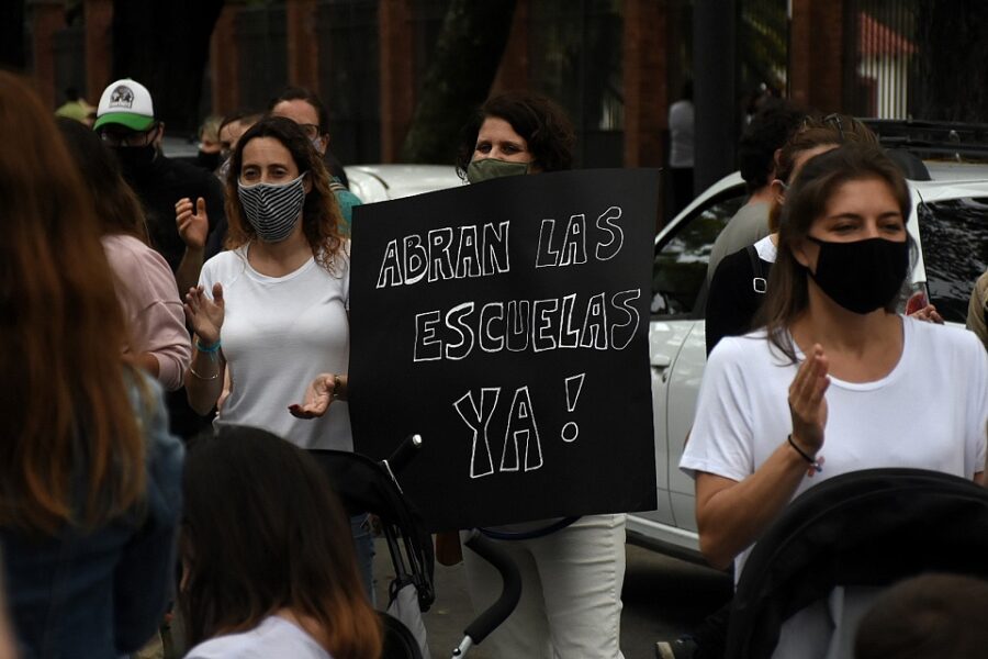 Clases: “Un sector de la política cabalga sobre la pandemia”