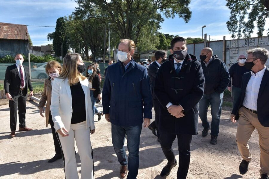 Bordet ratificó su compromiso con la educación pública y firmó convenios con Trotta