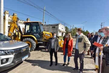 Bordet visitó Aldea Brasilera donde rubricó el contrato para la obra de acceso a esa localidad