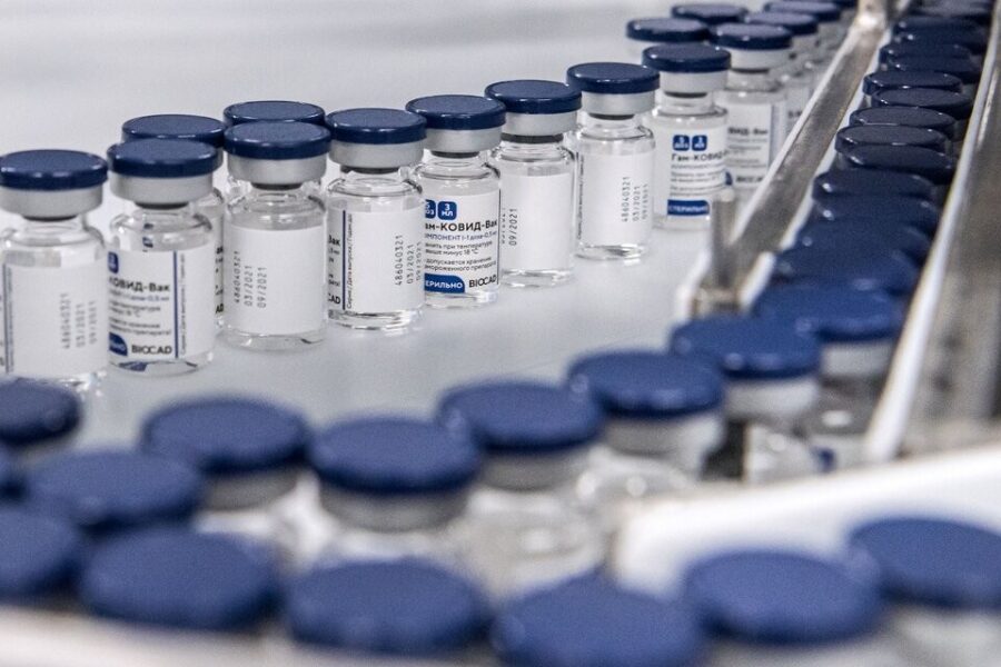 Proponen bajar los sueldos políticos de todos para vacunas