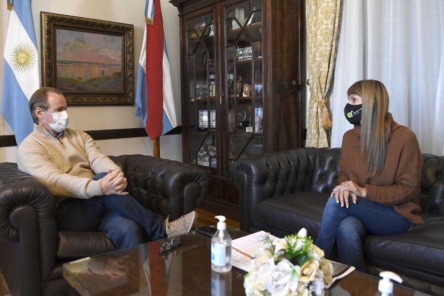 Bordet acordó con Velázquez reforzar el plan de vacunación