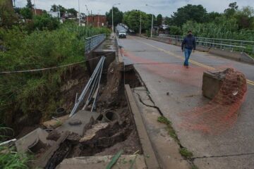 Firman contrato para la reconstrucción del puente de Moreno