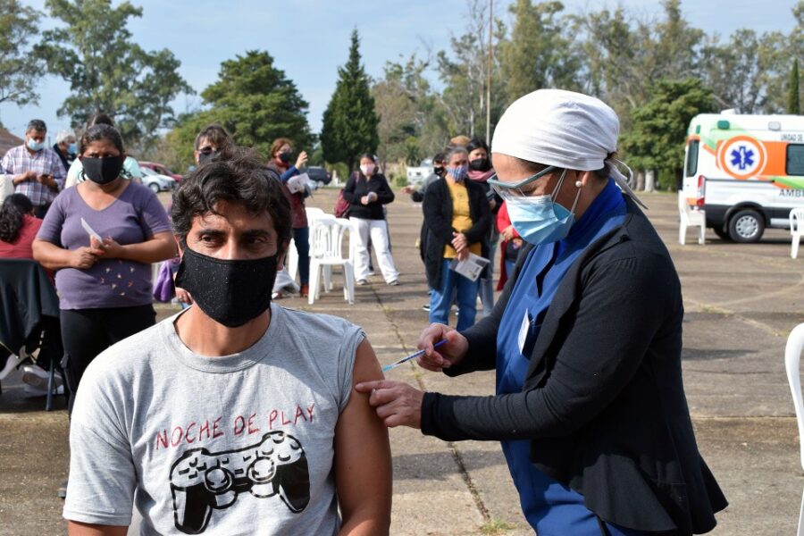 Sigue la vacunación a personal docente