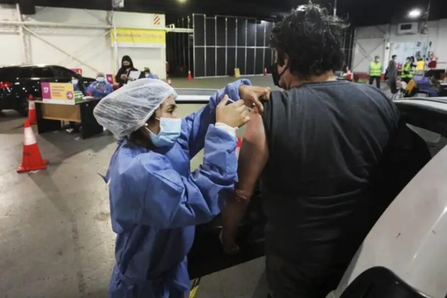 El Gobierno acelera la vacunación porque ve “probable una tercera ola” (dosis a Entre Ríos)