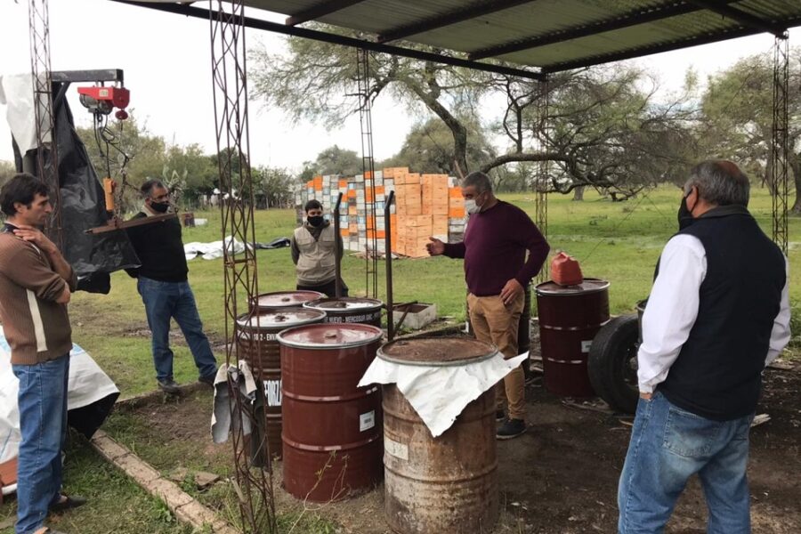 Asisten a apicultores para mejorar su producción