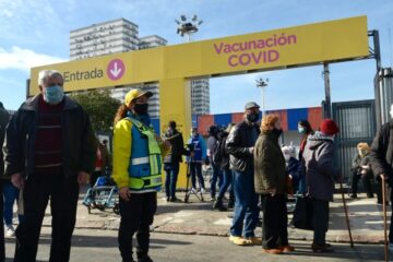 Vacunas COVID para menores de 50 años: a qué grupo está inscribiendo cada provincia