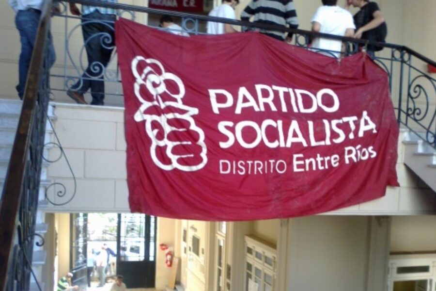 El socialismo vuelve a plantear ser la tercera vía