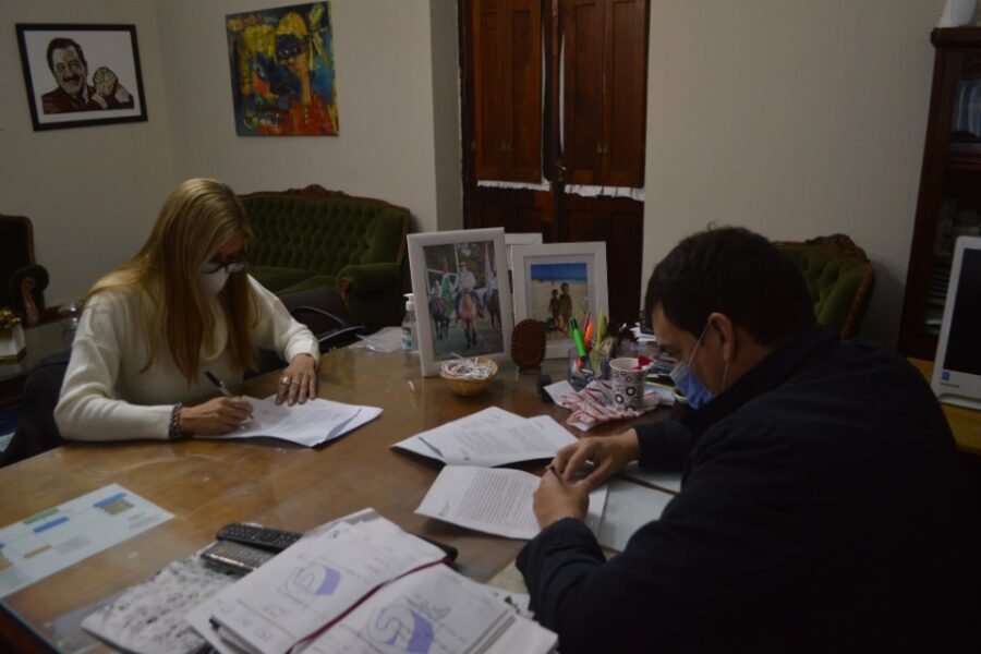 Firman convenio con el Ministerio de la Mujer