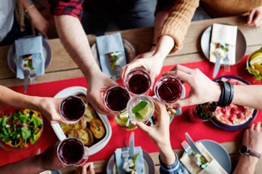 Habilitan reuniones sociales en domicilios