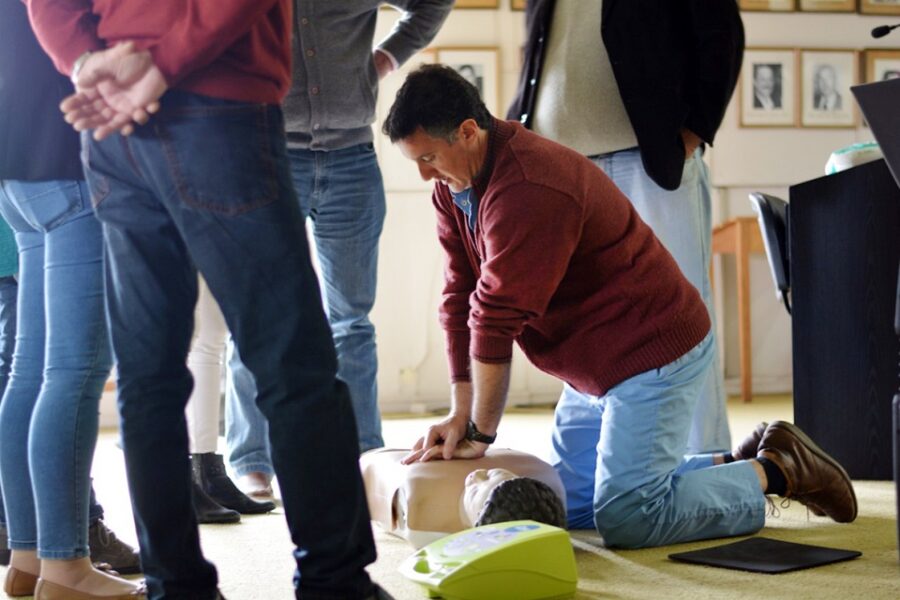 Dictarán clases de RCP en las escuelas