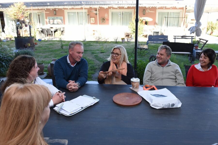 Carrió milita contra Frigerio