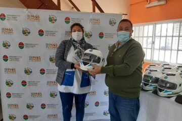 Entregaron 15 cascos por el concurso “Tu seguridad primero”