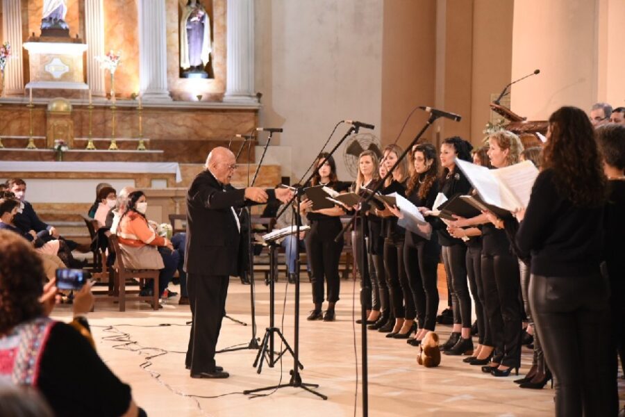 Entregaron aportes a la Biblioteca Popular y al coro Estable