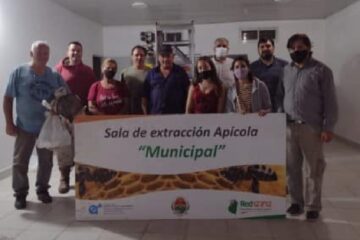 Provincia visitó la sala de extracción apícola