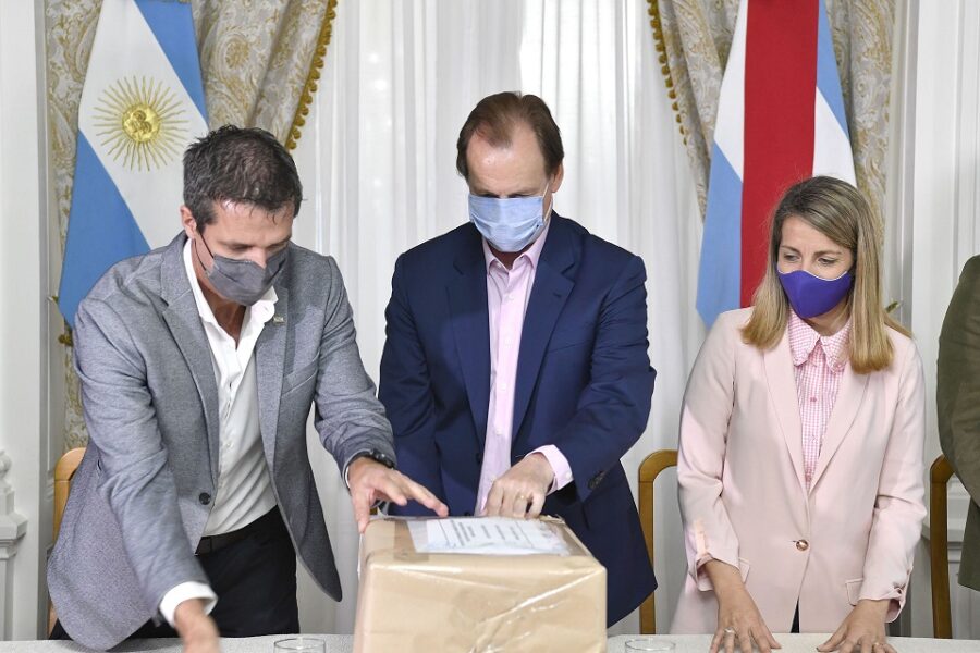 Bordet encabezó el acto de apertura de ofertas para la obra Acueducto Región Metropolitana