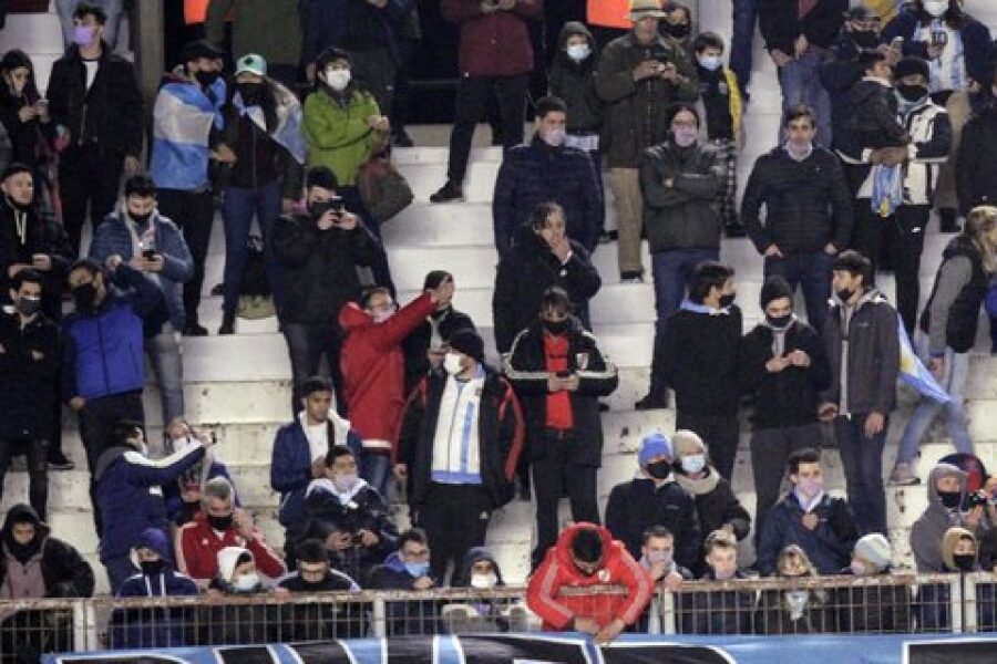 Exigen una dosis para entrar a las canchas