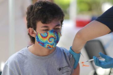 Bordet anunció que empieza la vacunación a jóvenes de 12 a 17 años sin factores de riesgo