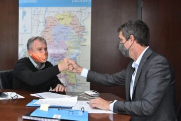 Cresto y Galimberti chocando puños