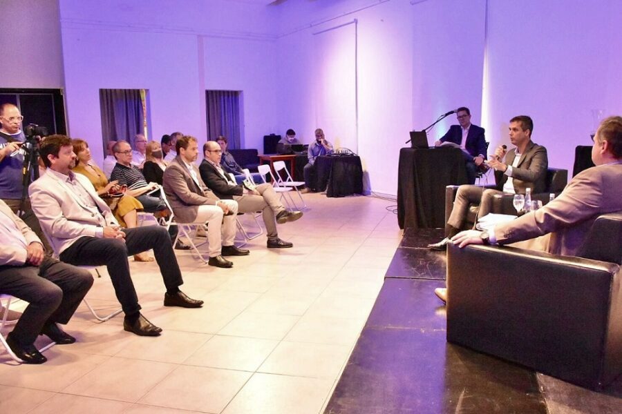 Cresto amplía el abordaje en la campaña