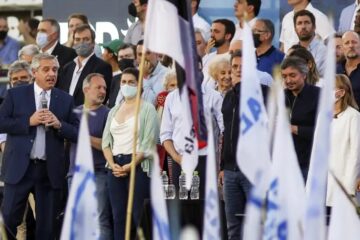 Quiénes asistieron al homenaje a Néstor Kirchner, el acto que reunió a un Frente de Todos dividido (mención a Bordet)